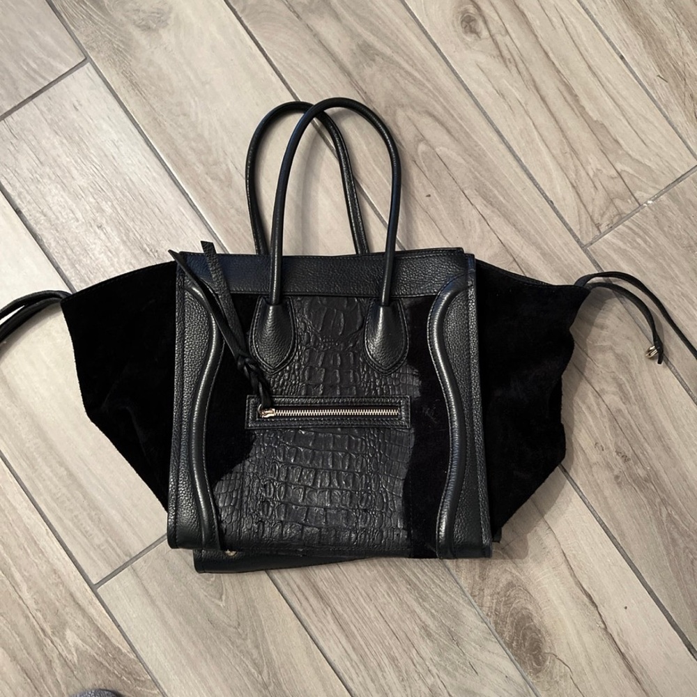 Black shoulder bag